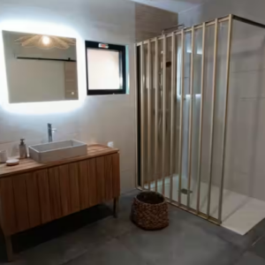2 salles de bain + 1 WC